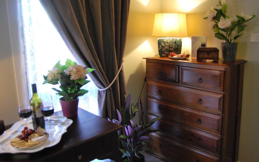 Cutmore Cottages - Meurants Manor Stanhope Gardens Bilik gambar